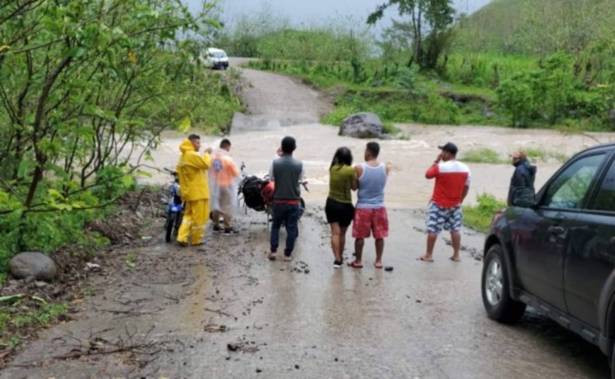 <br/><br/>El litoral atlántico ha sido afectado no solo por el fuerte temporal, sino por la falta de energía eléctrica. La caída de árboles sobre el tendido dejó zonas sin electricidad por varias horas.