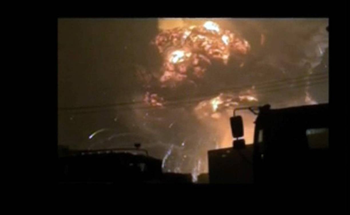 La compañía del puerto de Tianjin dijo que decenas de sus empleados están desaparecidos tras la gigantesca explosión.