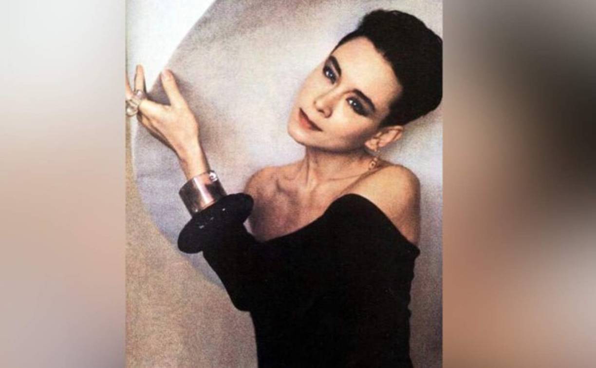 Tina Chow, una de las supermodelos más famosas de los años 80, contrajo el VIH a finales de esa década. Murió el 24 de enero de 1992, a los 41 años.