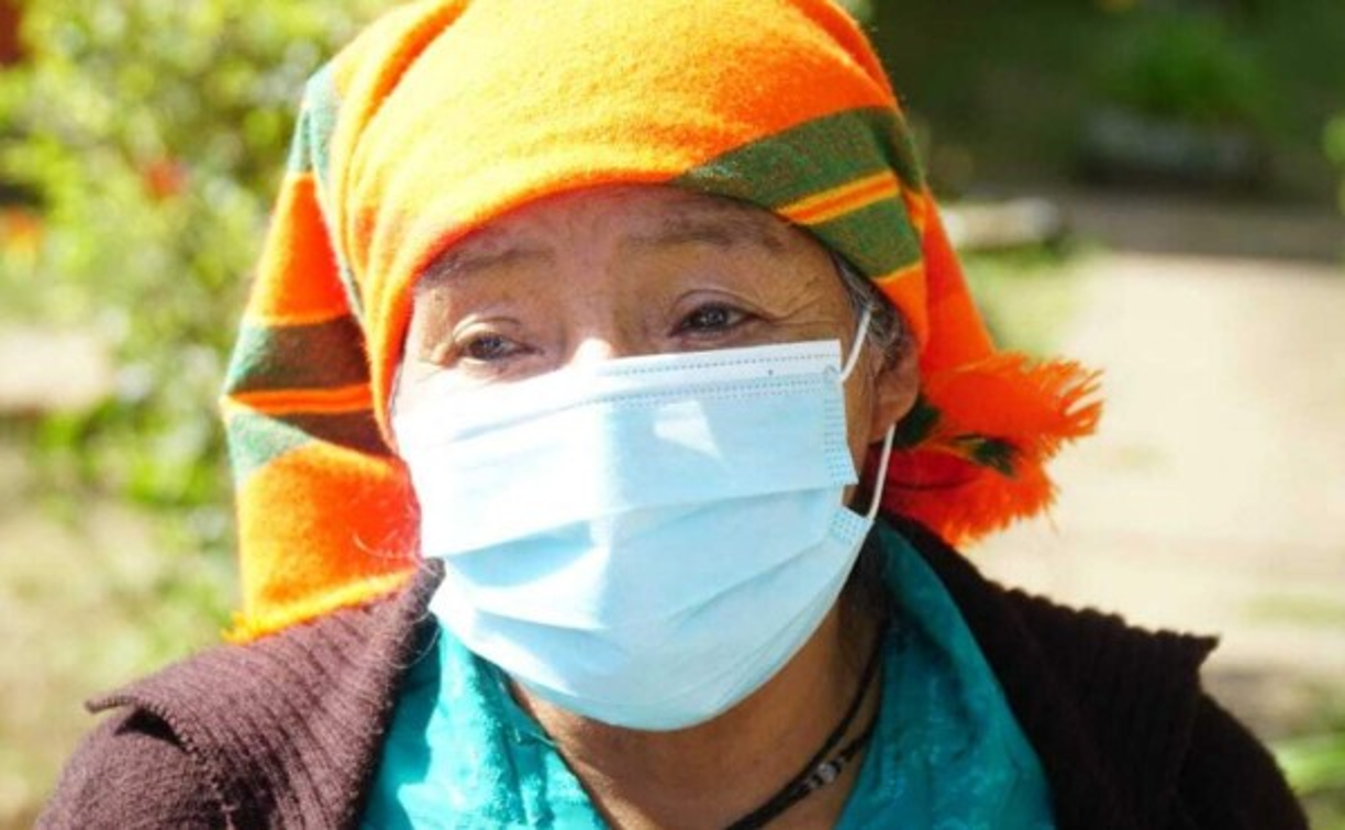 El paso de los años es evidente en ella y con ello su experiencia y disciplina porque tomó las medidas de bioseguridad como una medida de protección.