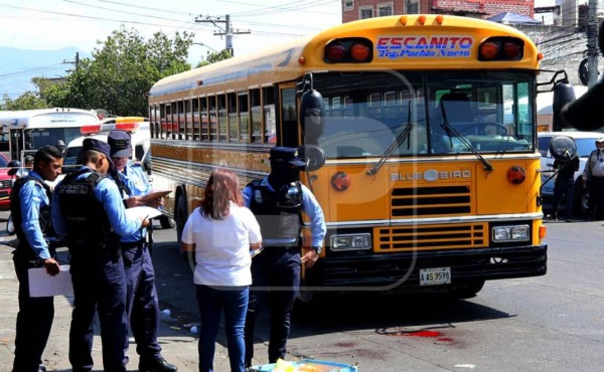 De acuerdo a información preliminar, sujetos armados le hicieron varios disparos al conductor, cuyo cuerpo quedó inerte en el asiento del bus. Posteriormente los sicarios huyeron con rumbo desconocido.
