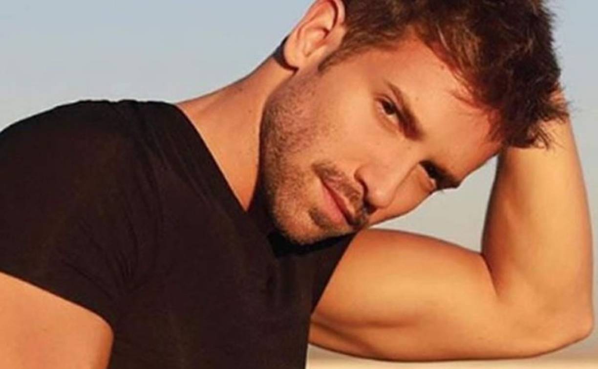 Conoce más sobre el enigmático artista español, quien desde hace varios años había estado lidiando con los rumores sobre su orientación sexual.