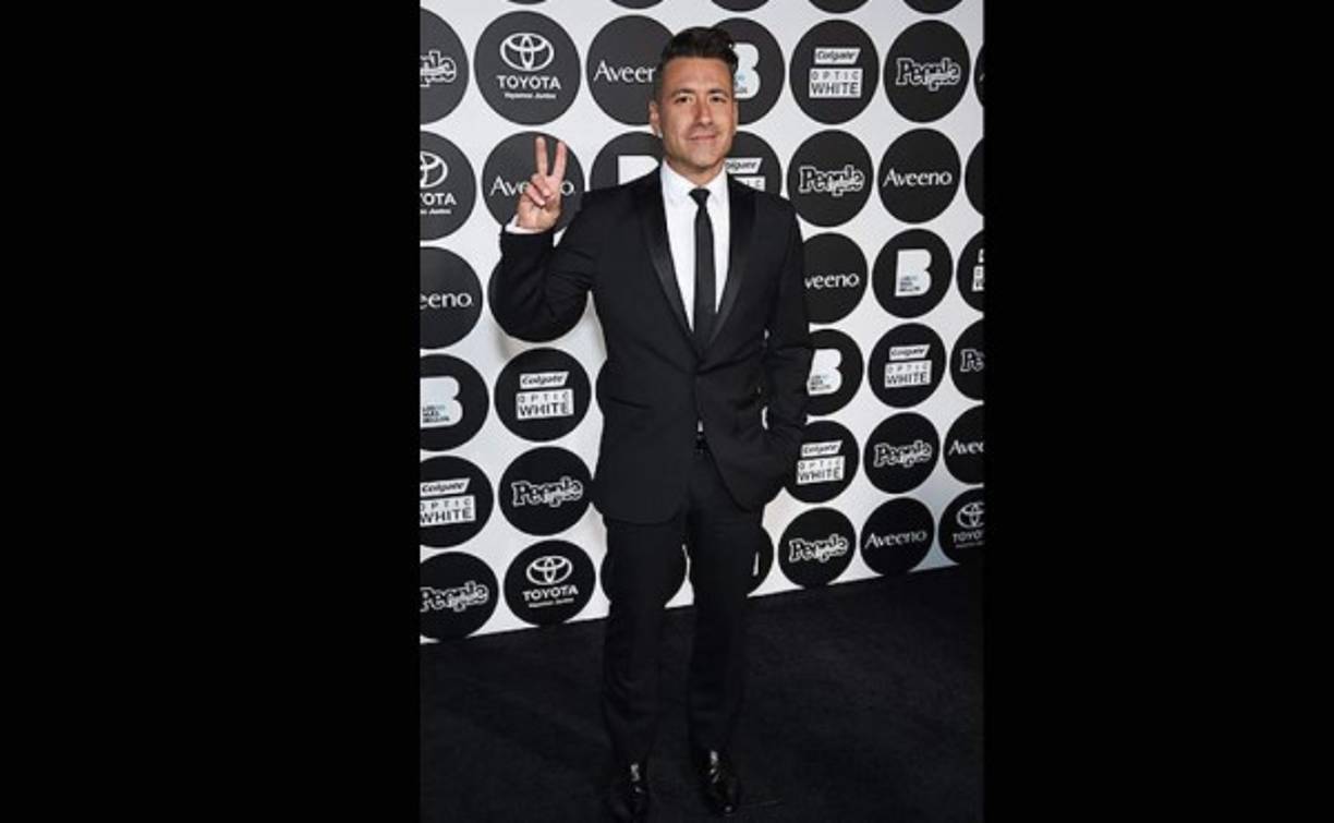 JORGE BERNAL. El presentador de Suelta la sopa (Telemundo) llevó un traje negro de Hugo Boss con corbata del mismo tono.