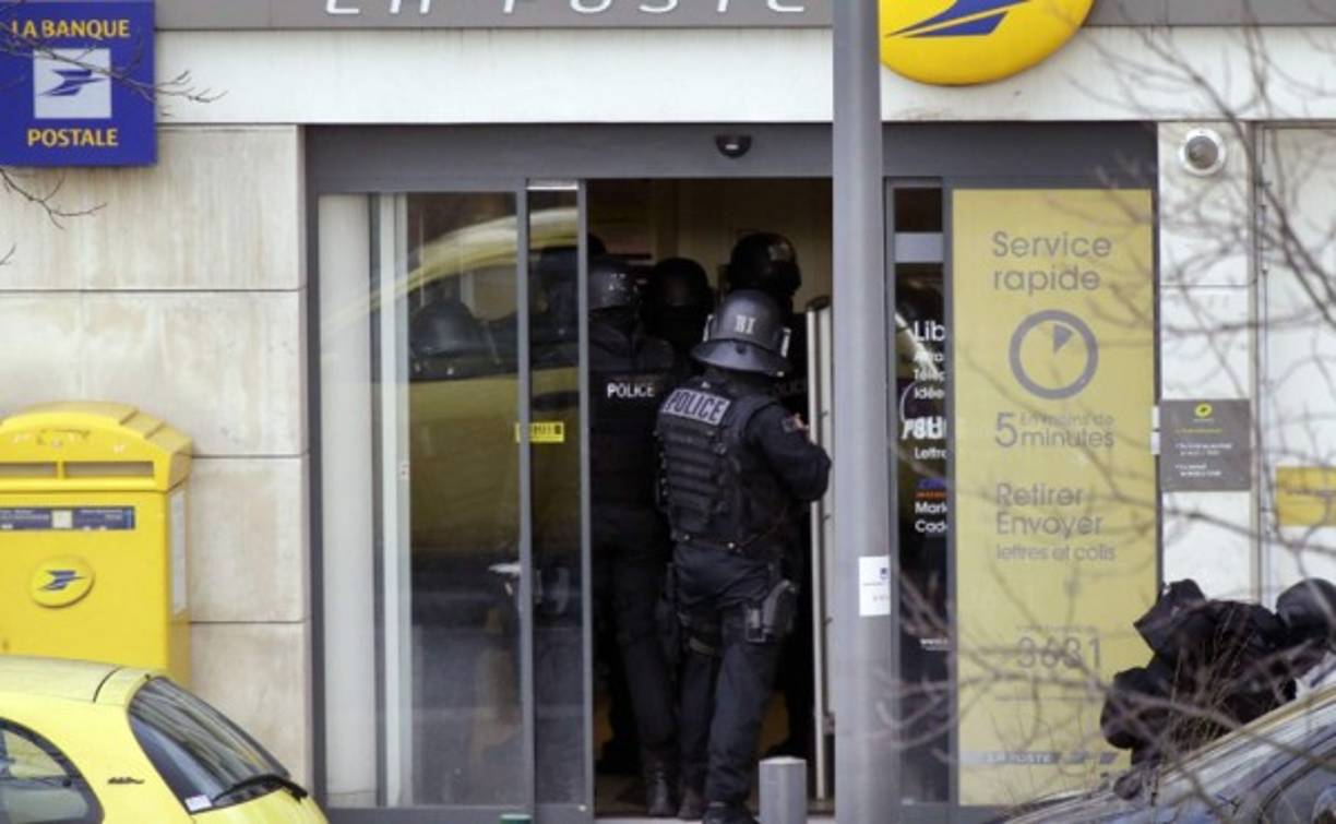 La policía no tuvo que realizar ninguna acción para arrestrar al hombre.