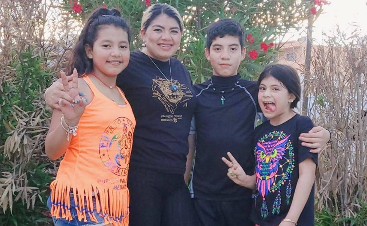 La camioneta impactó contra la cisterna y se prendió en llamas, por lo que la madre y sus hijos se calcinaron.