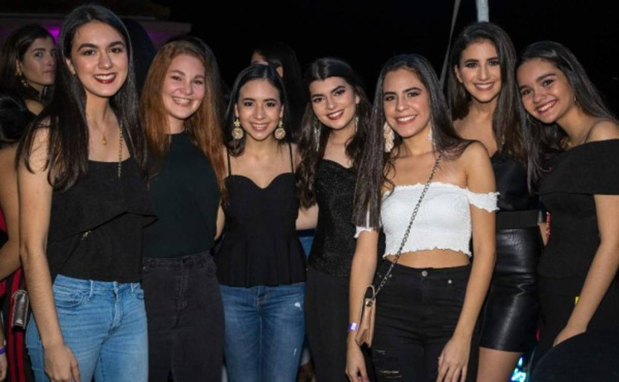 Darlene Lesage, Isabel Simán, Valeria Madrid, Adriana Salem, Ana Villeda, Grace Faraj y Jamila Zablah.