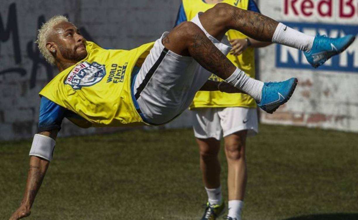 El medio español además afirmó que aunque su prioridad es regresar al FC Barcelona, es consciente de la máxima dificultad de vestir de nuevo de azulgrana, por lo que ya ha activado otras opciones en el fútbol europeo. <br/>