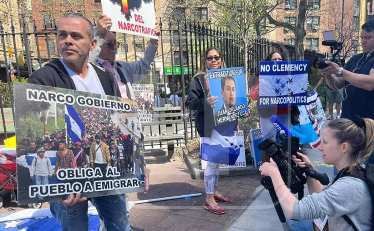 Se espera una importante asistencia de la comunidad hondureña en Nueva York y de otros estados, quienes podrán ingresar, con las restricciones que aplican, para presenciar la audiencia. También estarán otras personas extranjeras involucradas directa e indirectamente en el caso, así como agentes de la DEA y otros miembros de asistencia. 
