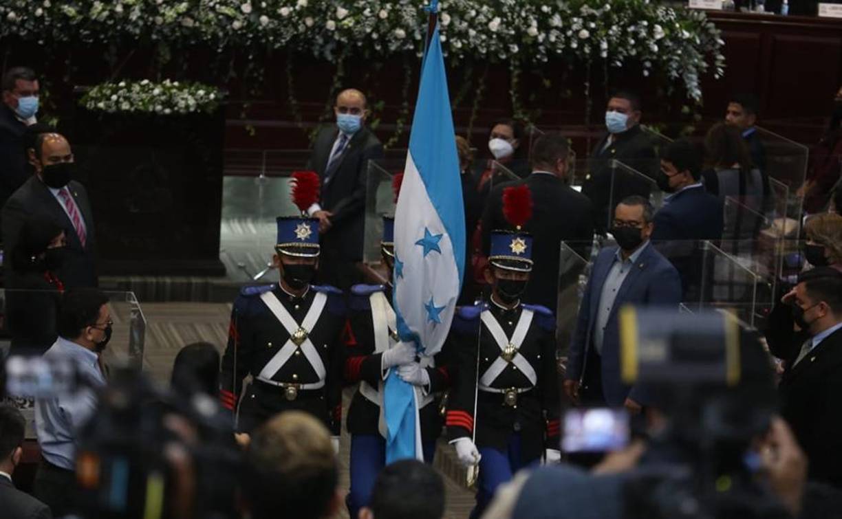 La instalación de dos legislaturas paralelas en Honduras, cada una liderada por distintos presidentes del Congreso, extendió el martes la crisis política que opaca la asunción de la izquierdista Xiomara Castro y sus planes de gobernabilidad.