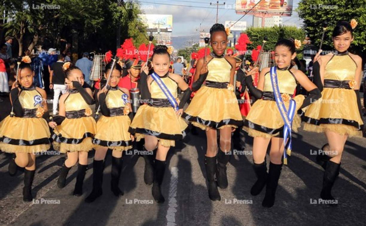 Estas pequeñas palillonas se divirtieron y mostraron el civismo, el amor y respeto por la Patria.