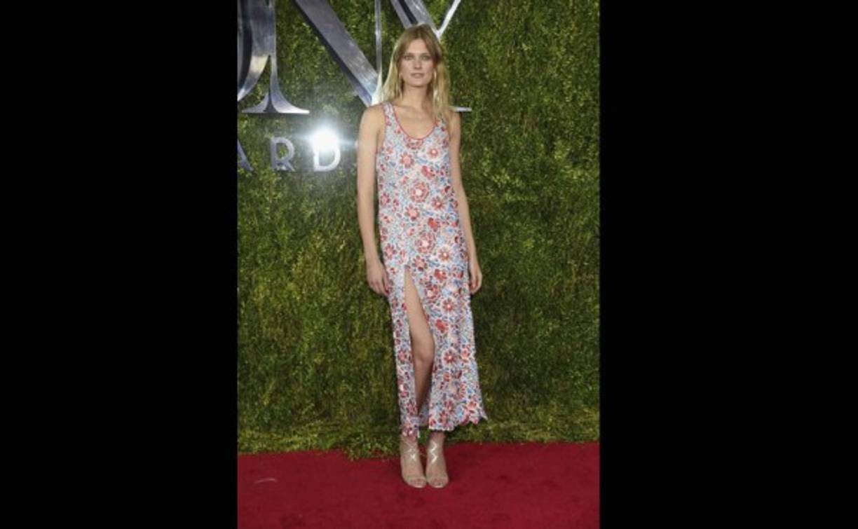 Constance Jablonski. Su 'look': Vestido floral, de Wes Gordon.