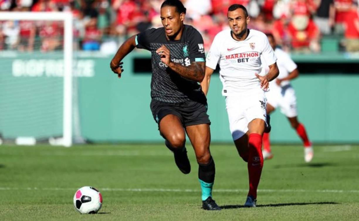 Virgil van Dijk entra también en la lista por sus notables actuaciones con el Liverpool.