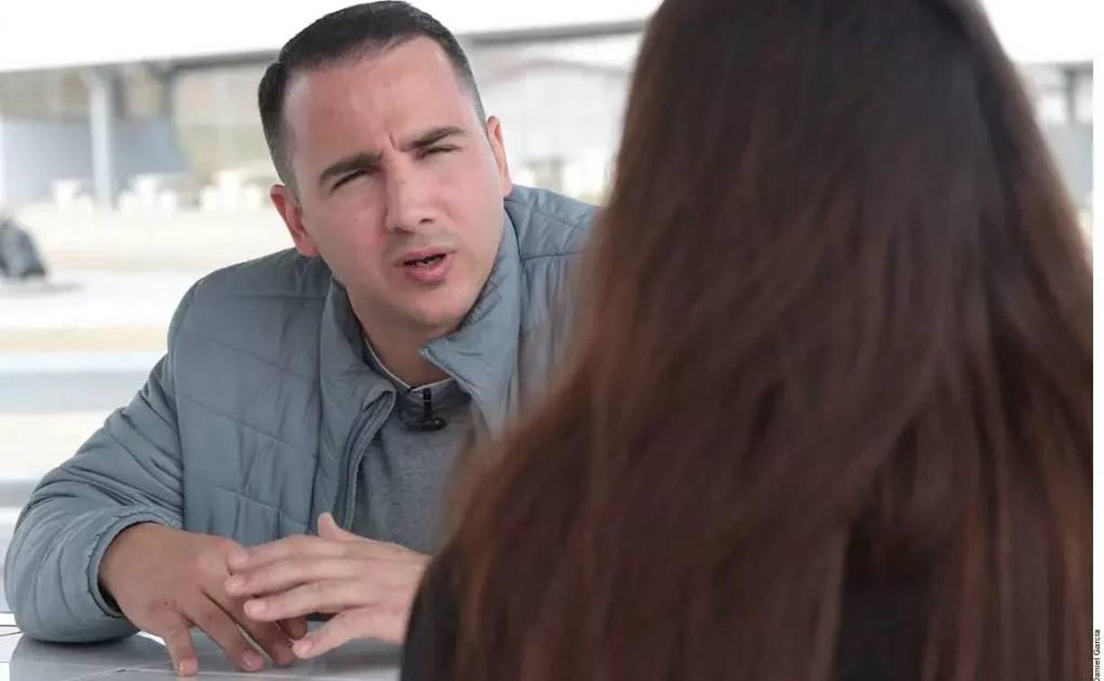 La tragedia ocurrió el 2 de marzo de 2006 en Monterrey, cuando Santoy, impulsado por el rechazo de su expareja Erika Peña Coss, irrumpió en su casa para intentar convencerla de retomar la relación. 