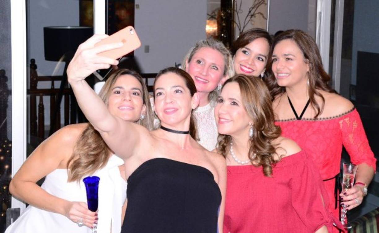 Los autoretratos no faltaron con la cumpleañera.