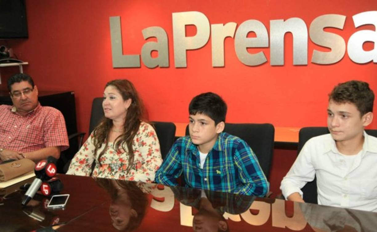 En la entrevista en Exclusiva para Diario LA PRENSA, Sonia Elizabeth Santos fue acompañada por su hermano mayor Juan Manuel Santos y sus dos hijos Giulio y Mario David Ghiringhelli.