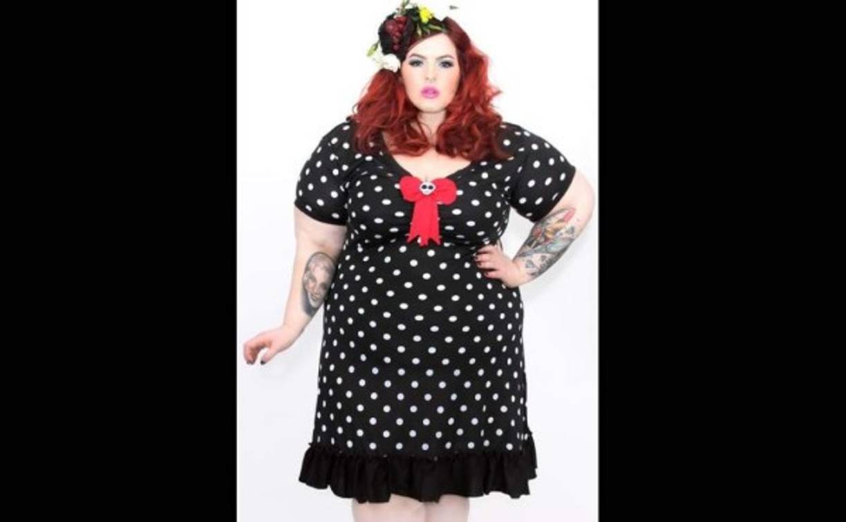 Tess Munster, talla 54, se ha convertido en una defensora de las mujeres que visten más allá de las tallas convencionales y acaba de fichar por Milk Management, una de las agencias de modelos más importantes del mundo.