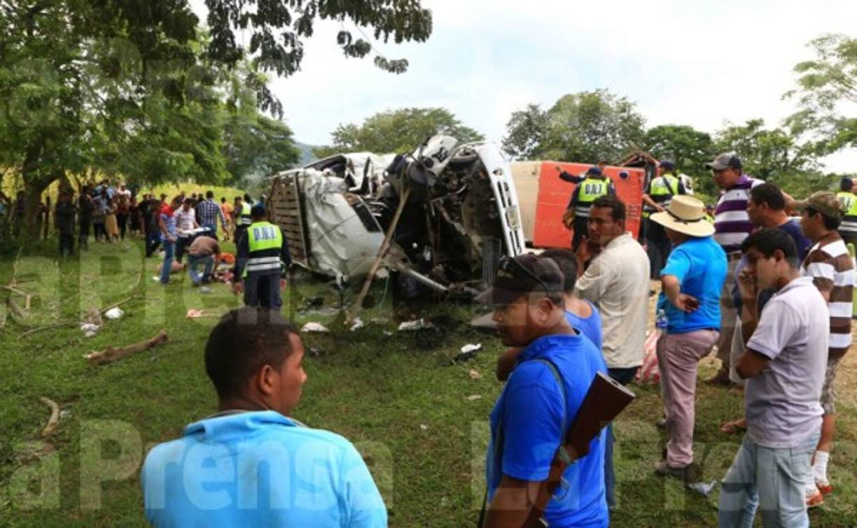 Nueve personas fallecieron en el lugar.