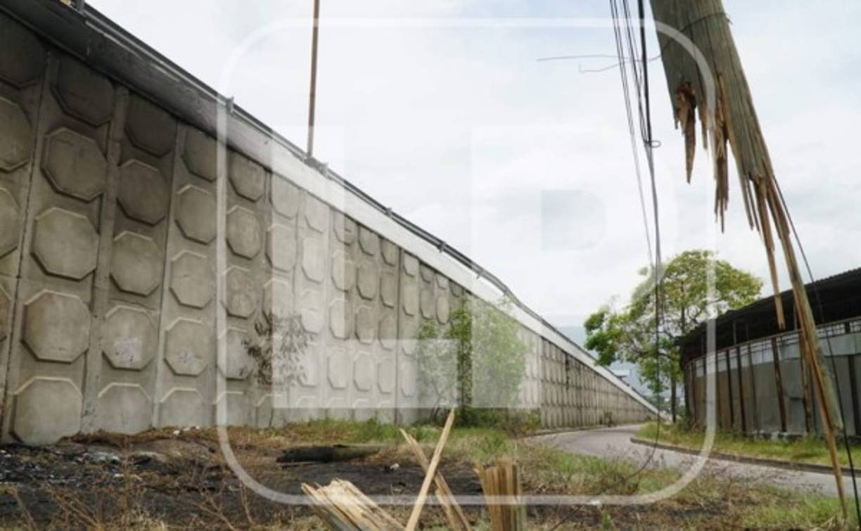 El accidente fue reportado a las 12:04 de la madrugada del jueves 27 de mayo cuando el vehículo donde se transportaba el menor ya era consumido por las llamas, por lo que se supone que el impacto del automotor fue al filo de las 11:45 de la noche del 26 de mayo.