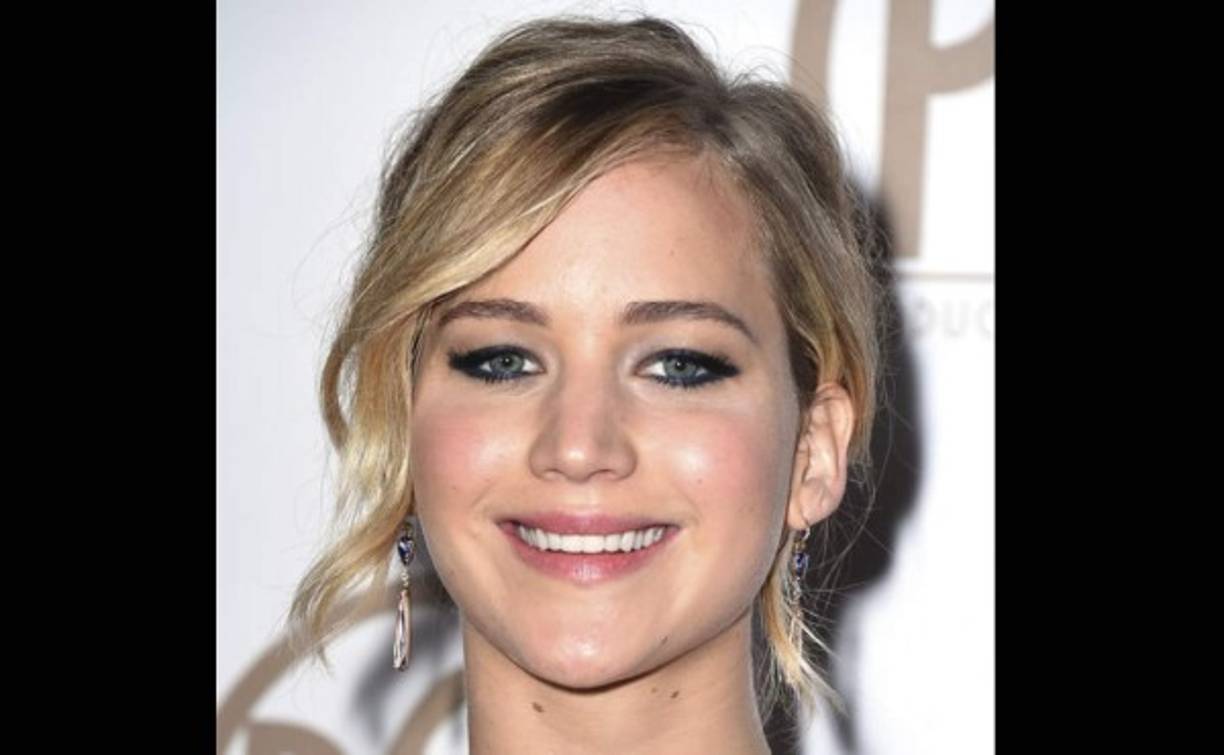 Se trataba de una pieza con detalle de pedrería en la que destacaba un atrevido escote en ‘V’, y que además dejaba la espalda al descubierto.