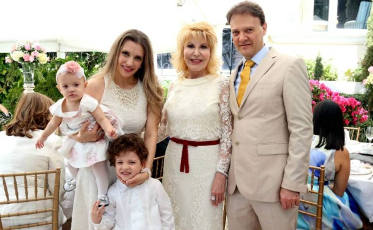 La familia Guevara Bueso con la siempre bella Lila Milla Guirst de Reyes, anfitriona del almuerzo.