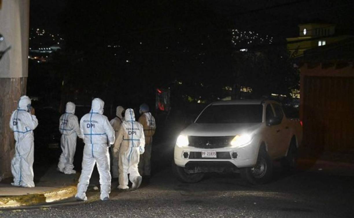 El 25 de julio a eso de las 6:00 p.m., al menos cuatro personas tocaron la puerta de la exdiputada hondureña Carolina Echeverría Haylock (60), en la colonia Lomas del Mayab de Tegucigalpa. Dijeron ser parte de una brigada médica anticovid gubernamental. No se identificaron. Ingresaron y asesinaron a la también candidata a legisladora, quien estaba junto a su esposo.