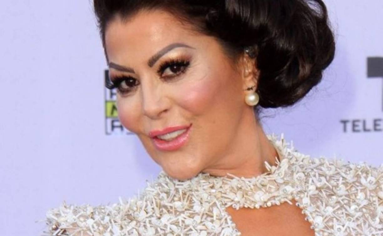 Guzmán compartió la nueva portada de su sencillo 'Soy Así' y desató las críticas por lucir unos 30 años más joven.<br/>