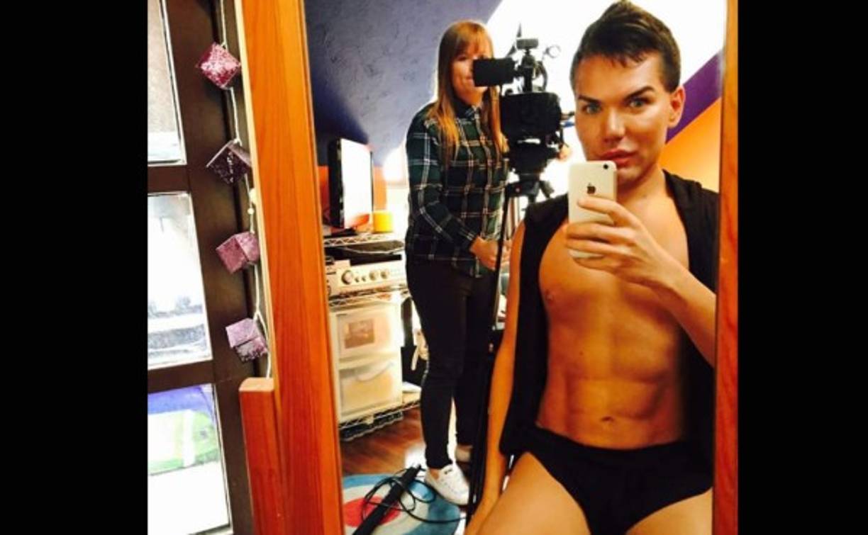 El Ken humano reconoce que tiene un problema serio, y que está recibiendo tratamiento para poder solucioanrlo, pero por ahora sigue teniendo la 'necesidad de seguir cambiando mi cuerpo'.