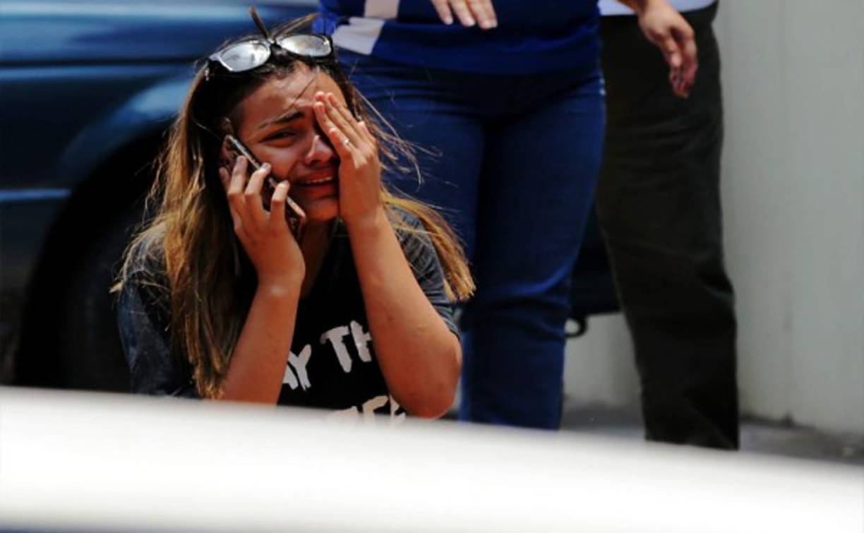 La hermana de Roberth Gómez no pudo contener sus lágrimas ante la irreparable pérdida en un fatal accidente vial.