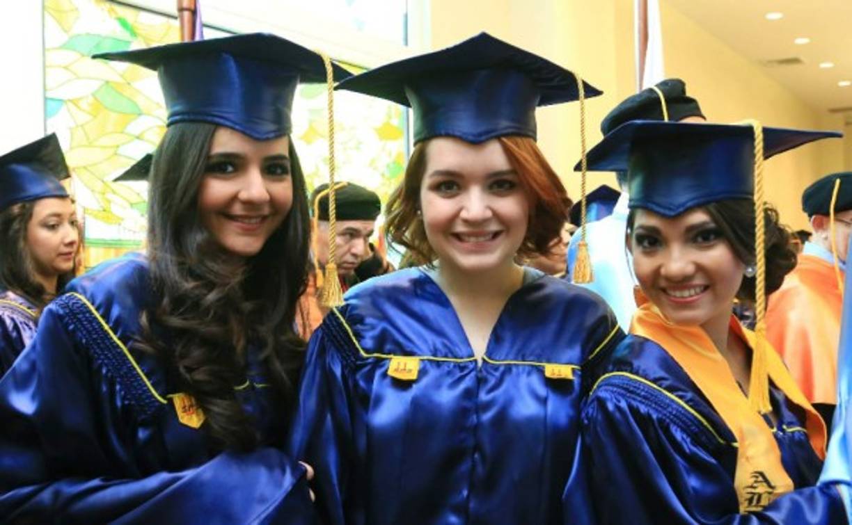 Alexandra Zgheibra, Alexandra Mainardi y Mónica Zuniga.