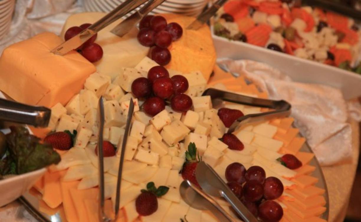 Quesos, antipastos y ricos antojos.