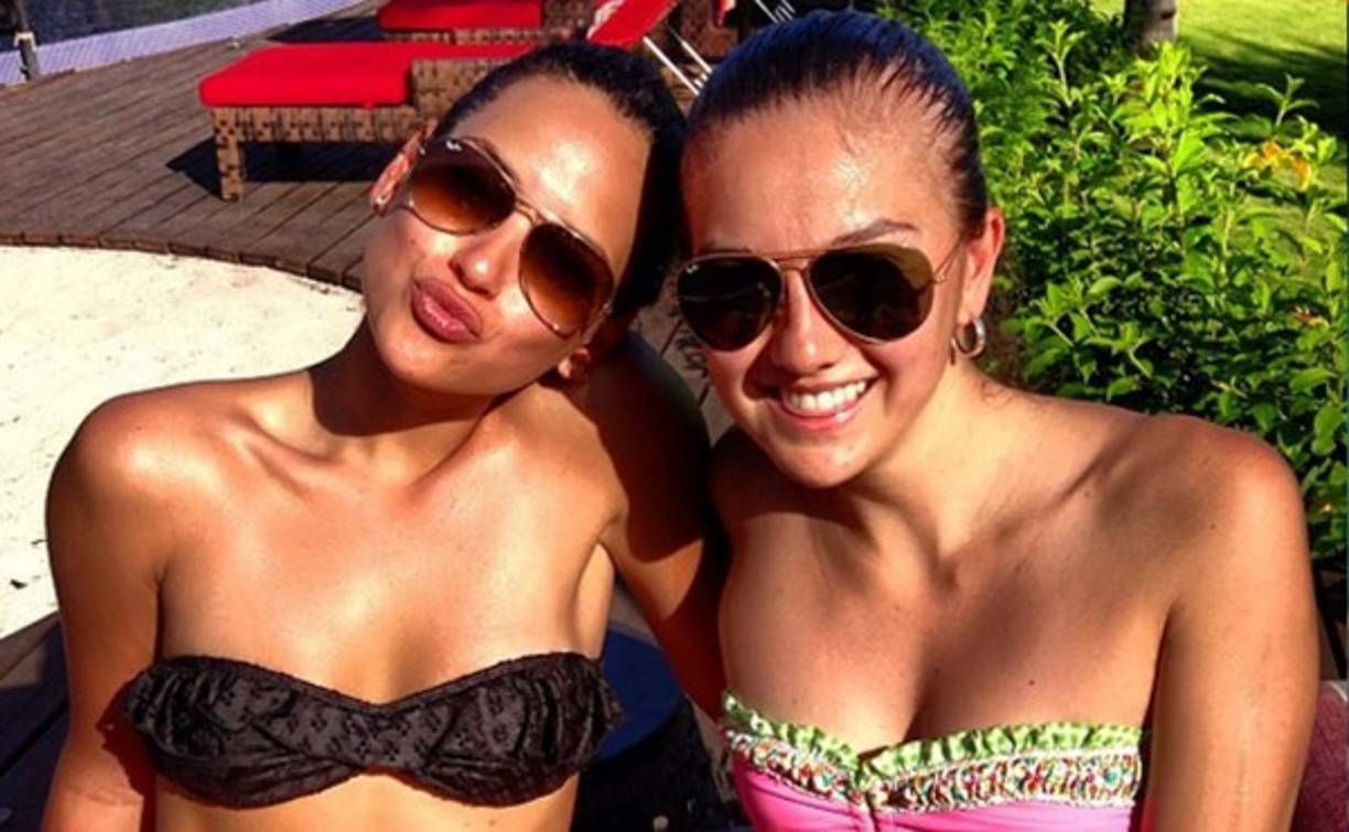 La guapa chica comparte set con famosos actores como el latino Óscar Isaac, Ben Affleck, Charlie Hunnam, Pedro Pascal, entre otros.