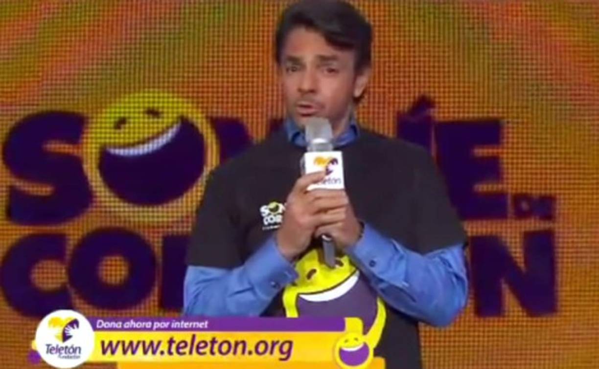 Eugenio Derbez durante la Teletón de México 2014.