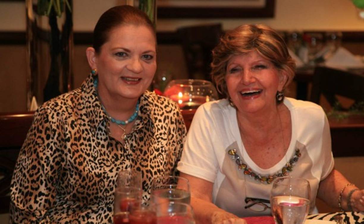 Carmen Irene Pineda de Padilla y Magdalena Yacamán de Barletta.