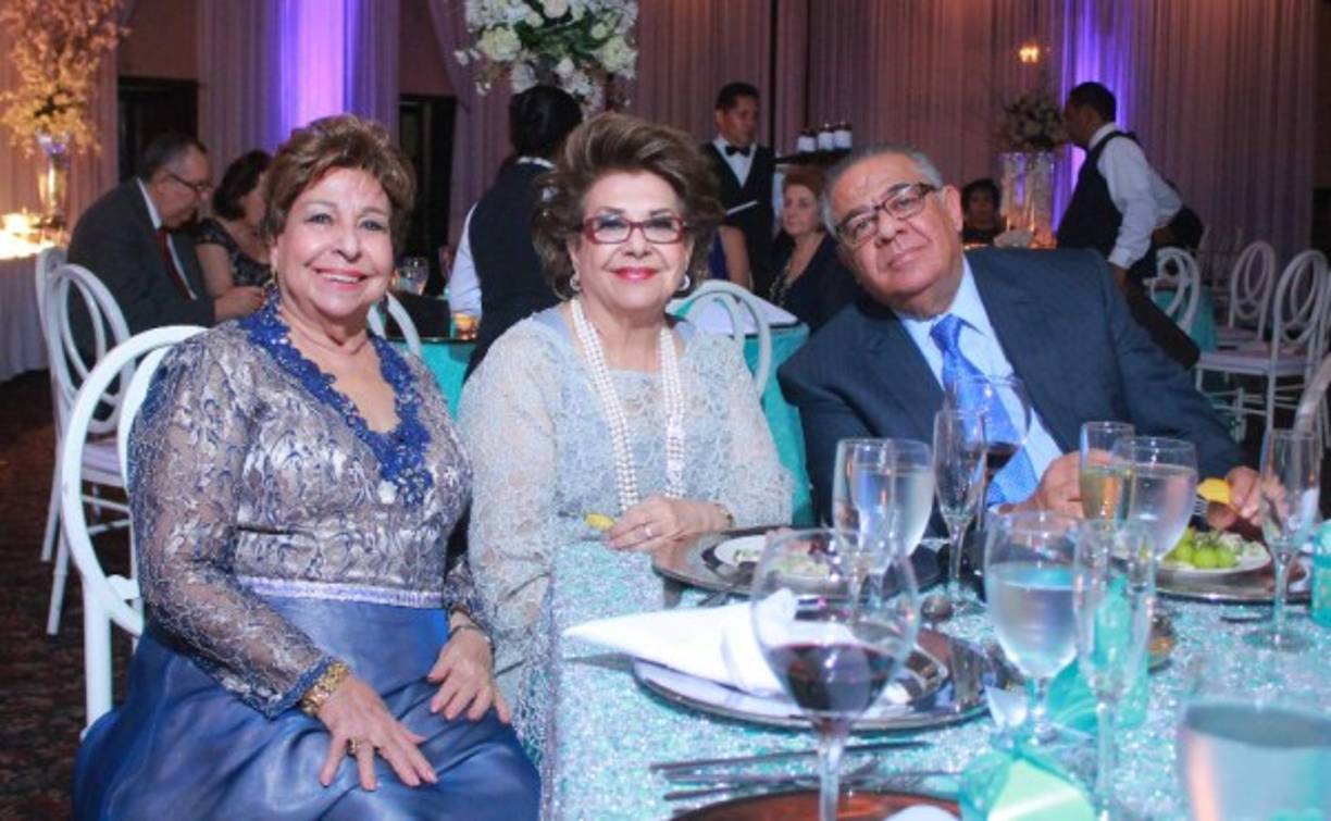 Las hermanas Maruca Faraj y Toya Atala.