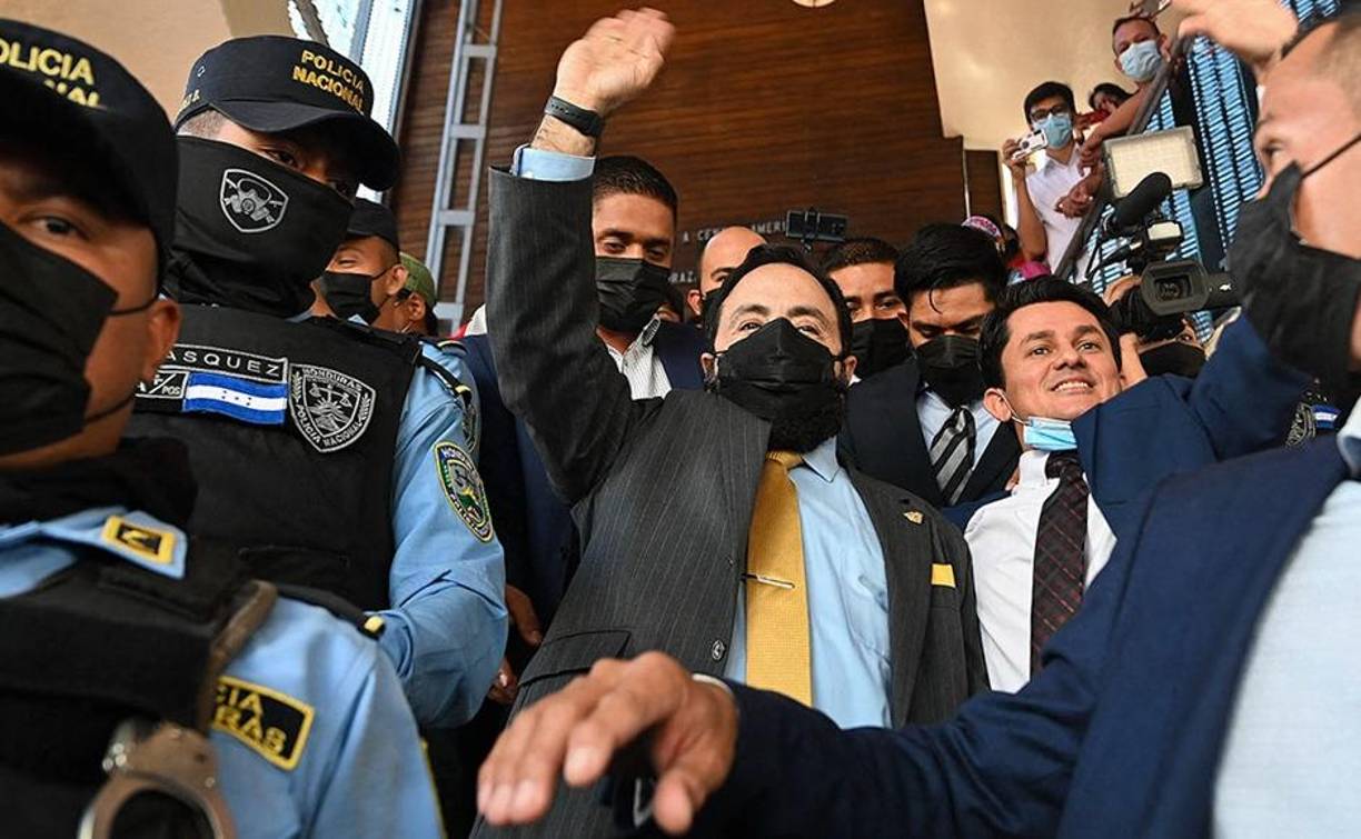 El presidente de Honduras, Juan Orlando Hernández, quien este jueves concluirá su segundo mandato de cuatro años, no asistió ante el Parlamento para presentar el informe de su gestión por razones no precisadas por el Ejecutivo.