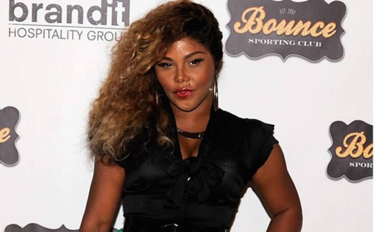 Lil’ Kim: Cuando tenía 18 años quedó embarazada de su novio Notorious BIG. Lil decidió interrumpir el embarazo ya que, según indicó, las circunstancias no estaban dadas para tenerlo porque el padre del bebé estaba casado.