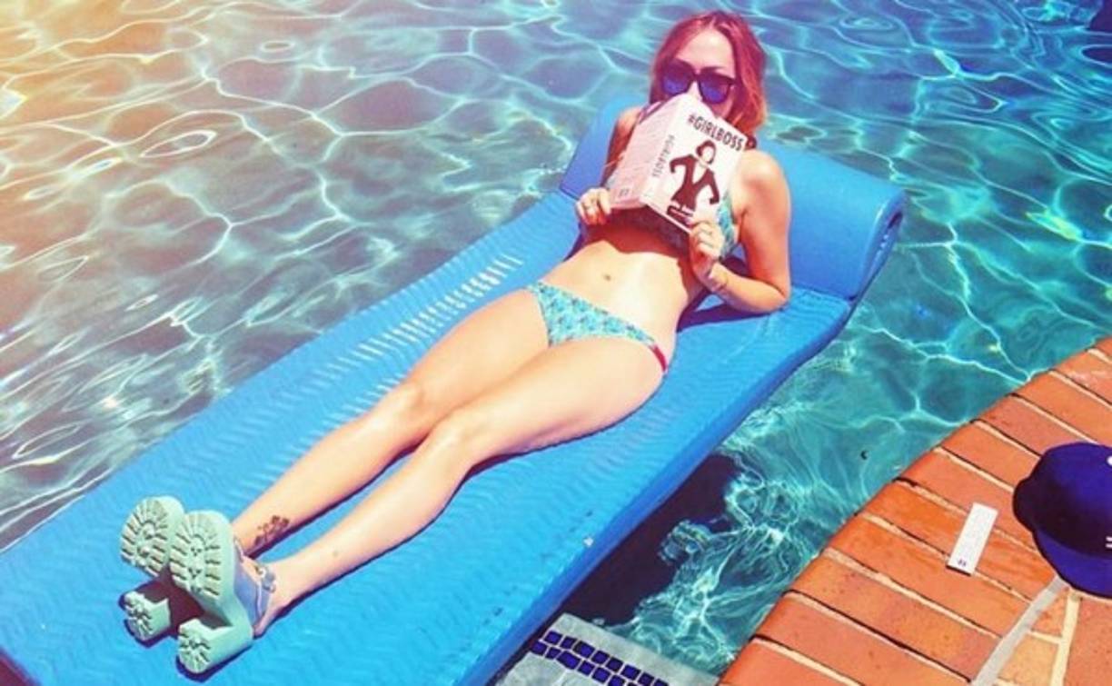 En el diario New York Post comparan a Brandi con lo sofisticada y belleza de la actriz Kate Hudson, actriz estadounidense que obtuvo varios reconocimientos y la nominación a los Oscar.