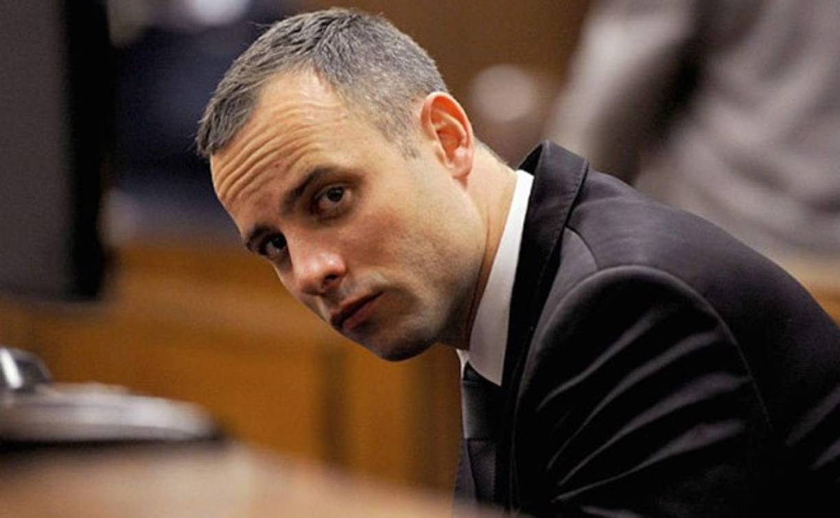 ÓSCAR PISTORIUS. Era un ejemplo para cualquier atleta. Pero el australiano fue acusado de matar premeditadamente a su esposa. El se defendió diciendo que fue un error. Con el caso su imagen quedo destrozada.