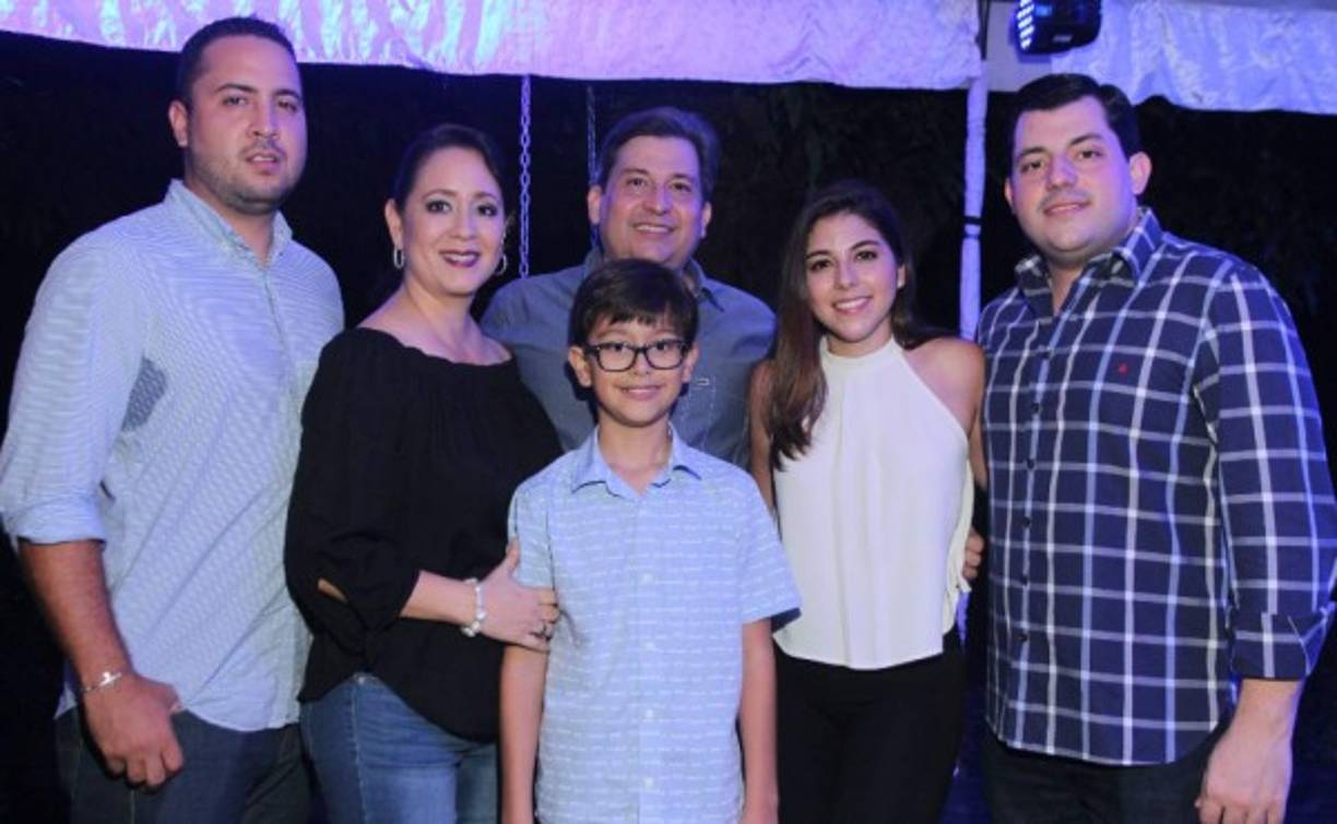 David Miles, Emma, Gustavo, Carol, Gustavo y Sebastián Robelo.