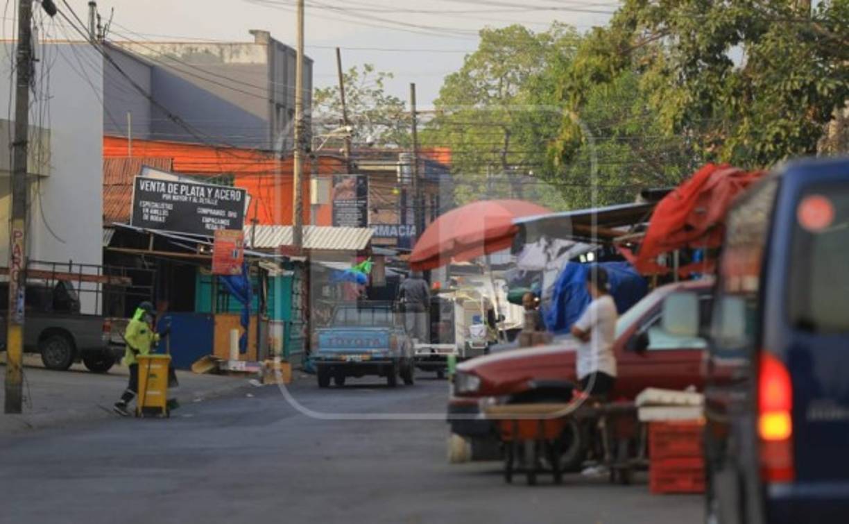 Hoy se determinó habilitar bancos, gasolineras, farmacias y centros de abasto para la población.