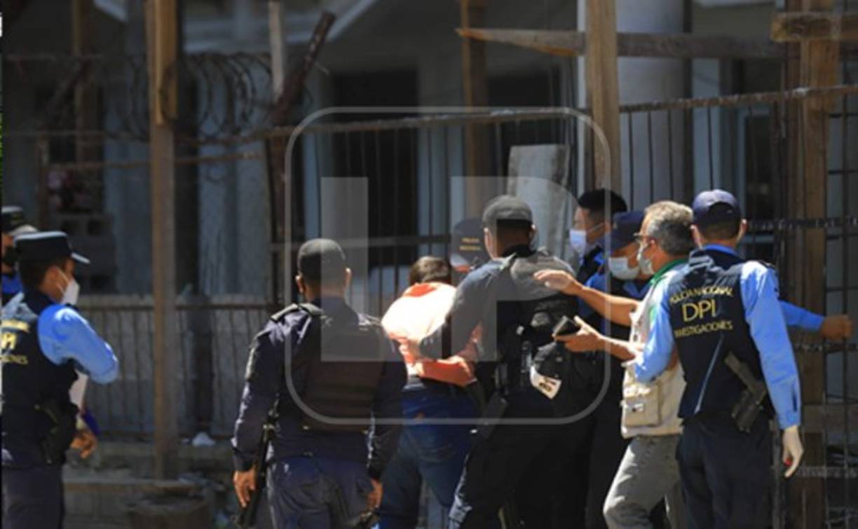 La balacera que duró al menos cinco minutos, provocó terror entre quienes transitaban por la zona en pleno centro de la ciudad.