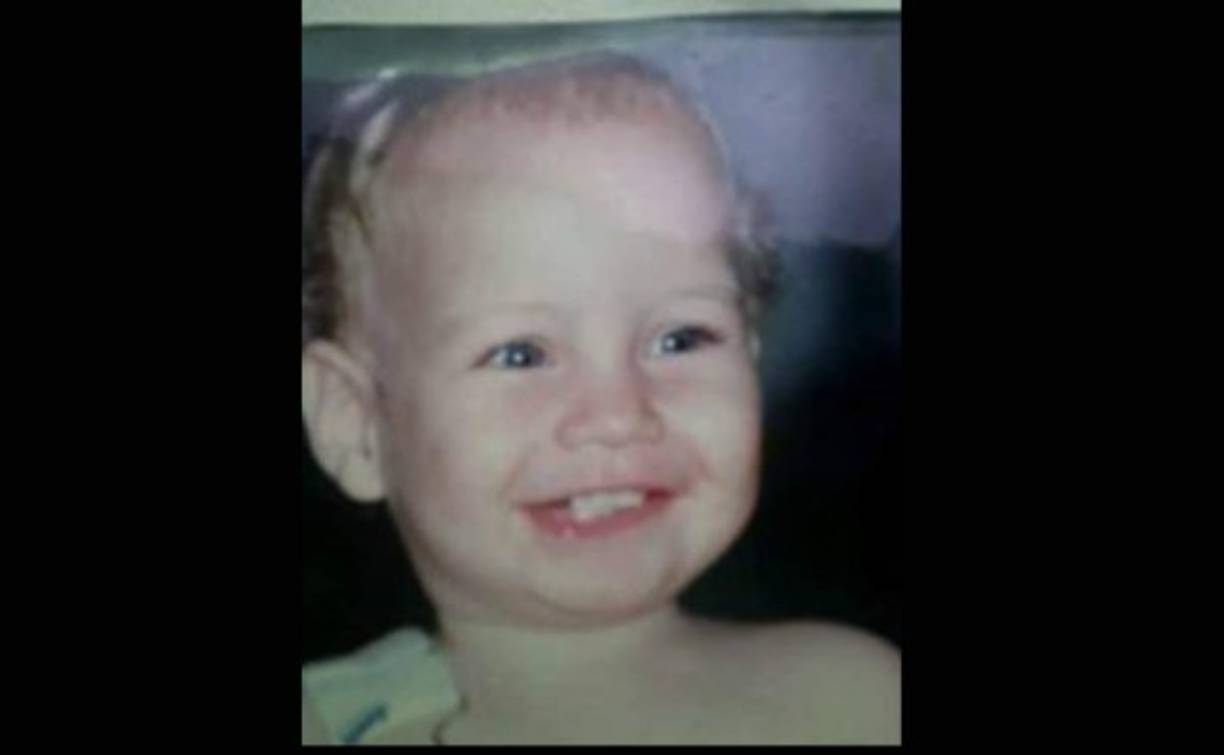 El cantante sampedrano Sonny Morán lanza una sonrisa.