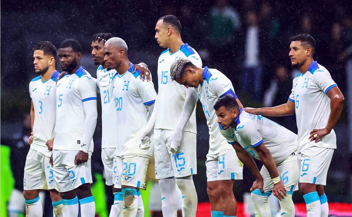 Con su particular estilo, el periodista deportivo de TUDN arremetió contra Honduras y la llamó “una selección tercermundista”.