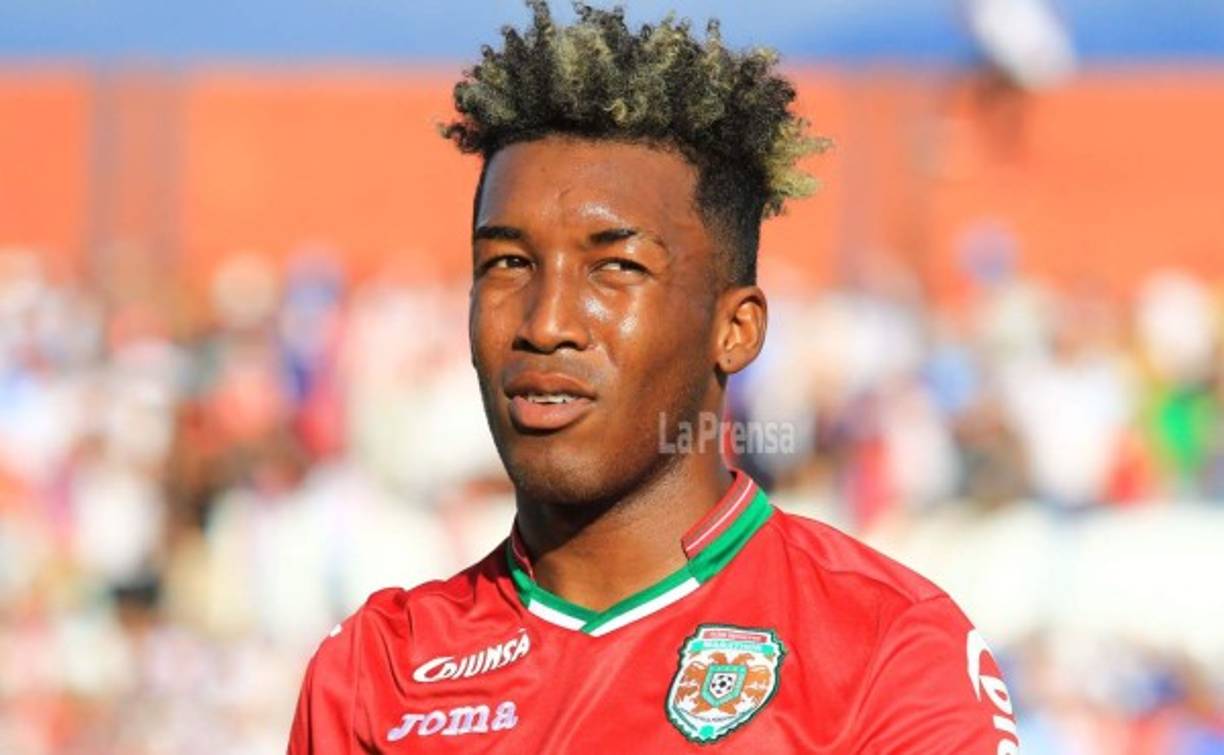 Paul Suazo: El Olimpia estaría perdiendo al jugador que fichó hace unas semanas atrás luego de que el futbolista firmó con los albos pese a tener contrato con Marathón. Todo indica que el jugador seguirá en el club verde.