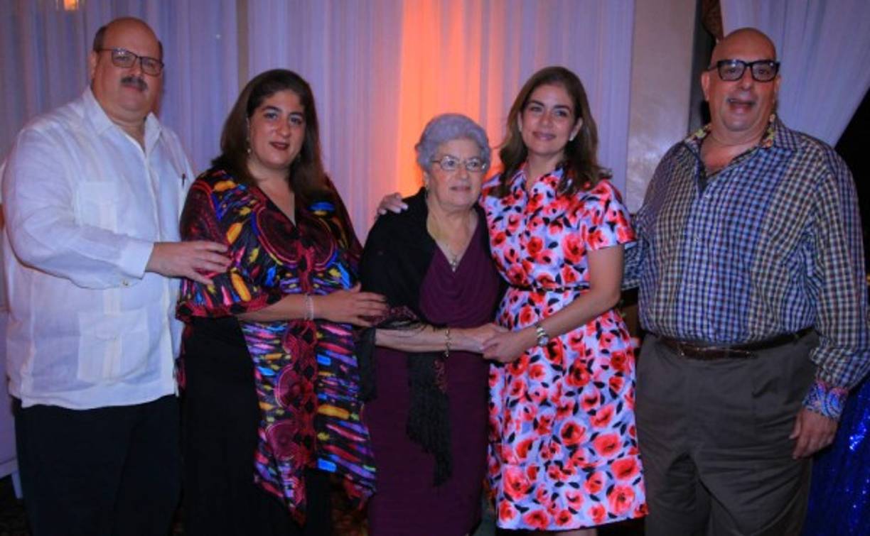 Jorge Shibli y María Teresa Canahuati; Martha Larach de Canahuati, Ruth Marie y Miguel Canahuati.
