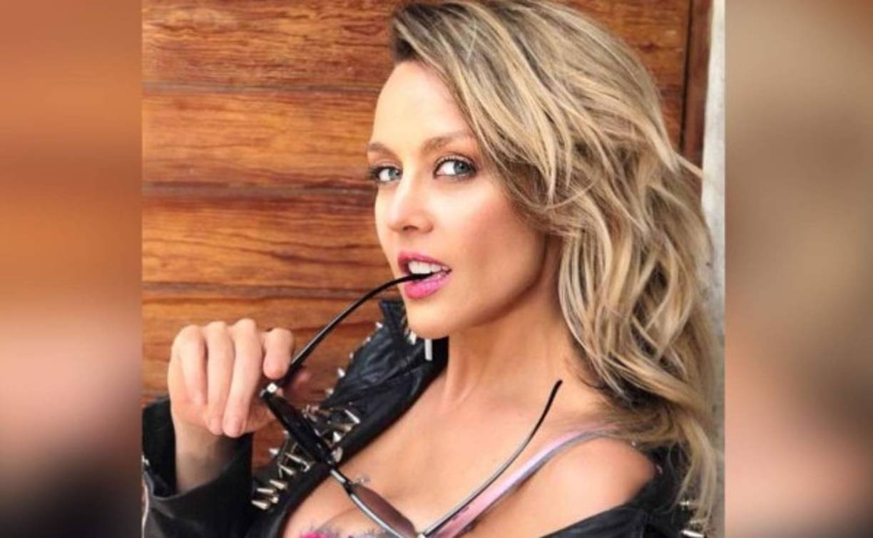 María Fernanda Blázquez Gil​, mejor conocida como Fey, a sus 46 años luce una impactante figura que presume en redes sociales y deja atónitos a muchos.