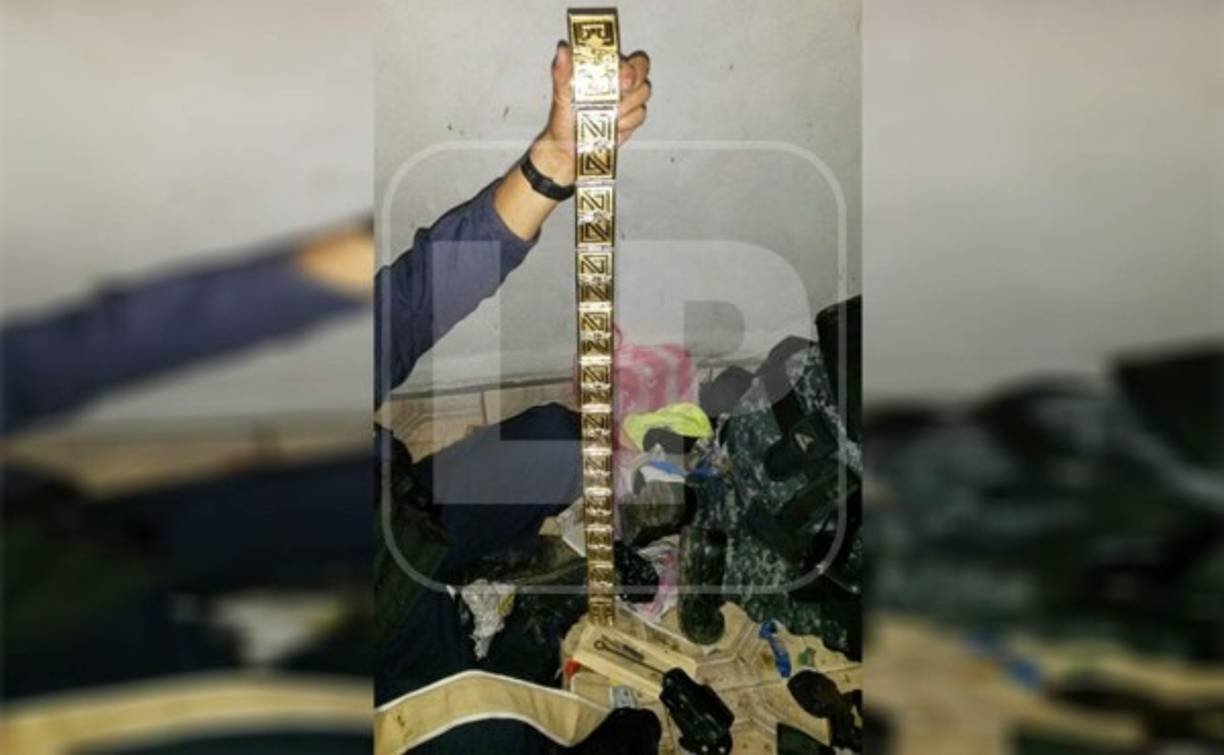 En la inspección se encontró además una faja de oro.