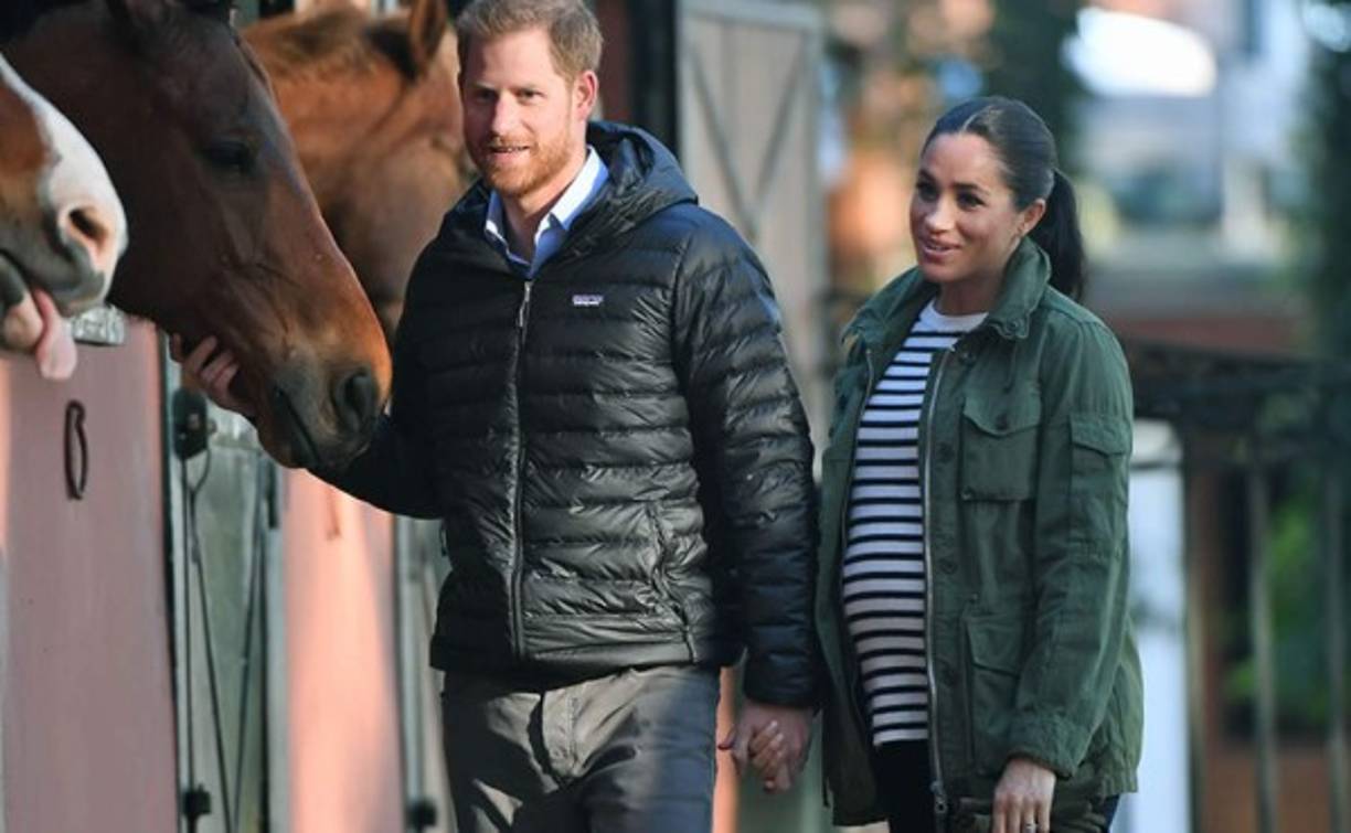 La pareja concluyó este lunes 25 de febrero su visita de tres días organizada a pedido de la reina Isabel II.
