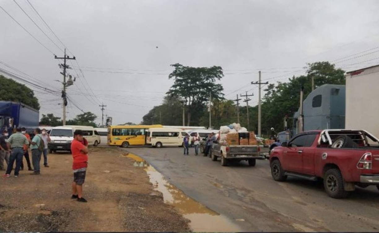En algunos lugares se obstruyó por completo el paso vehicular y en otros se habilitó una vía.