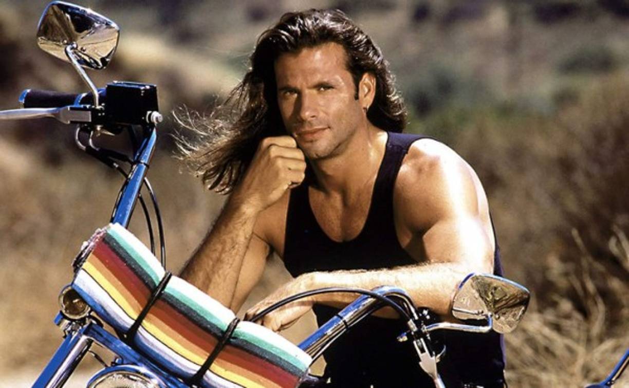 Nació el 20 de enero de 1958 en Santa Mónica, Los Ángeles, California.